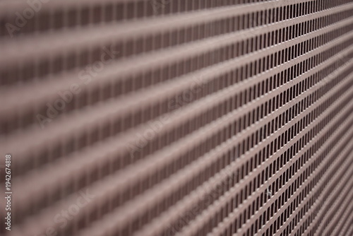 Grille métallique marron en perspective