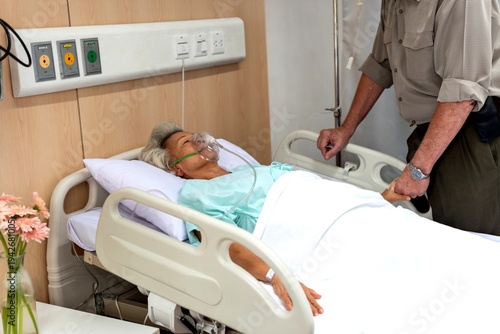 Tableau sur toile Elderly patient receiving hospital care.