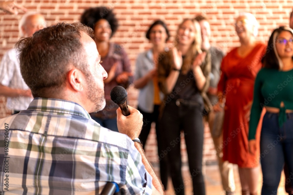 Obraz premium Speaker engaging diverse audience.