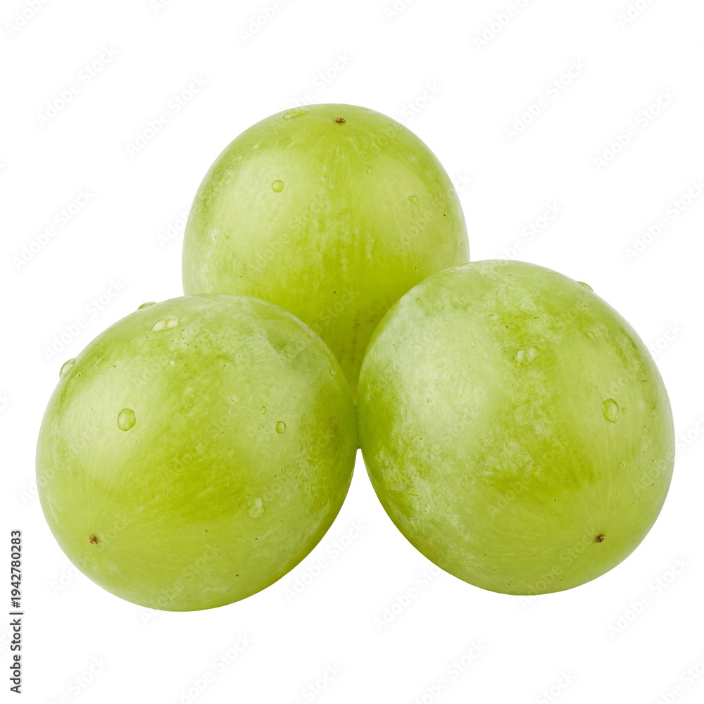 Obraz premium Vibrant green grapes with fresh water droplets on a pure white background, showcasing healthy and delicious produce perfect for snacking or dessert