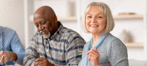 Φωτογραφία Seniors take part in an art class while sitting at a table