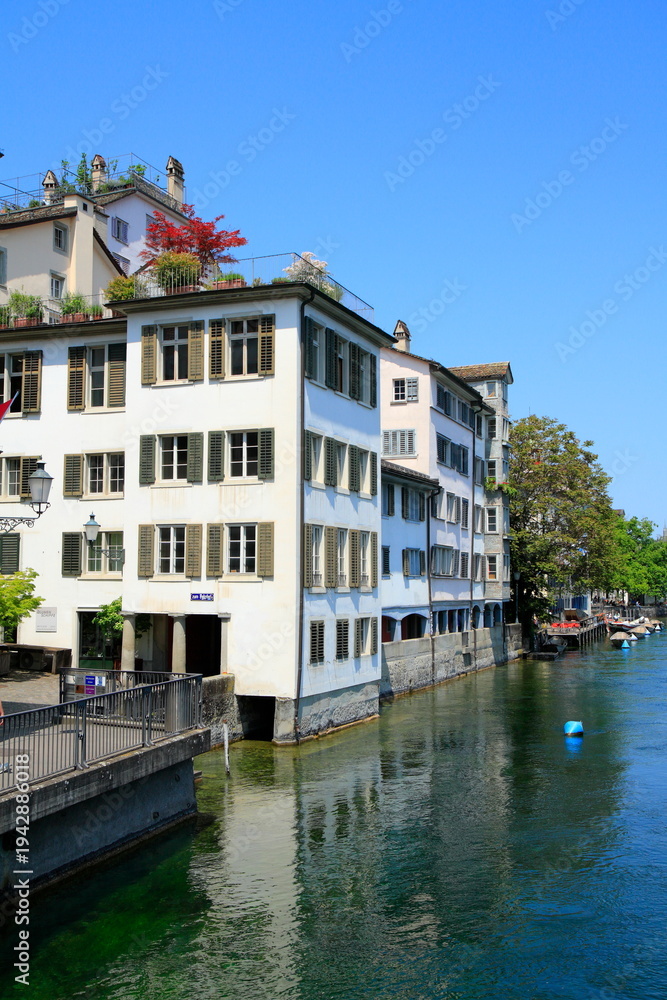 Fototapeta premium Vibrant Urban Landscape of Zurich, Switzerland