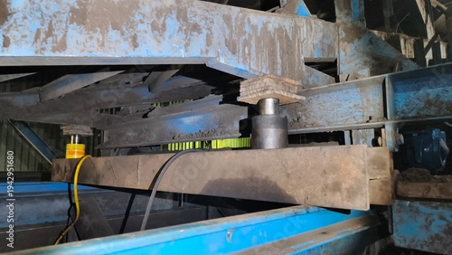 Hydraulic jacking process focused on the first wheel section of a tripper conveyor system.