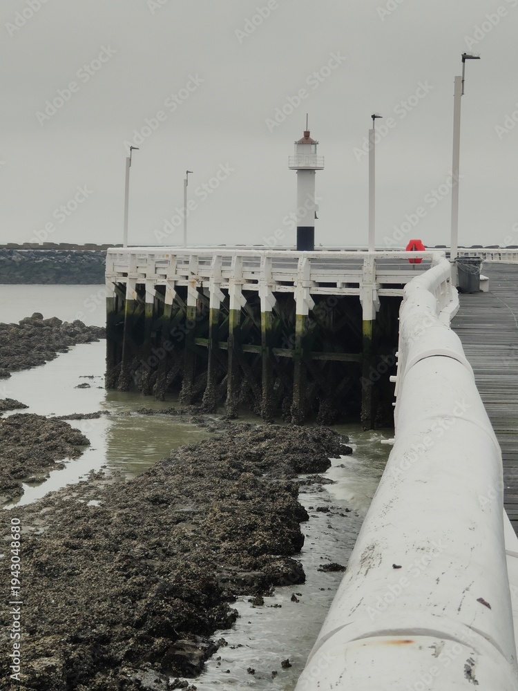 Fototapeta premium Oostende - Lighthouse on the pier