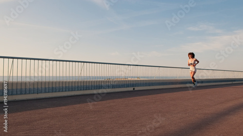 Εκτύπωση καμβά Runner on the bridge At Sunset