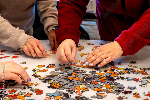 Foto Hands Working on Puzzle at Puzzle Competition