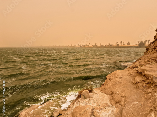 Foto Harmattan blowing over lakes of Ounianga in Ennedi region of the Sahara Desert in Northeastern Chad