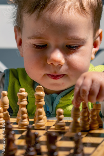 Εκτύπωση καμβά A future grandmaster learning that thinking is part of every great move