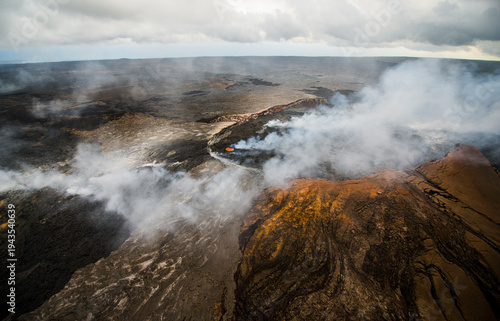 Wallpaper Mural Pu'u O'o Volcanic Crater Lava Pond Hawaii Torontodigital.ca