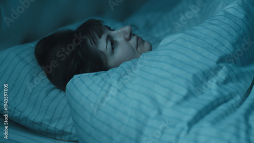 Canvastavla Woman lying awake in bed struggling with insomnia at night, dreams of something