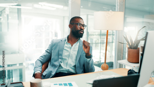 Billede på lærred Black man, thinking and office with decision for business improvement, performance or growth
