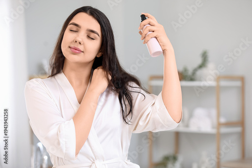 Young woman applying hair s...