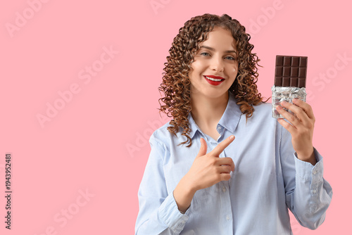 Beautiful young woman point...