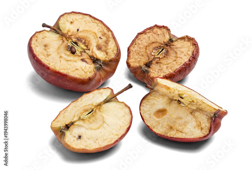 Φωτογραφία four halves of a dried, wrinkled red apple, showing the browned flesh and seeds, isolated on a transparent background, studio shot of fruit decay