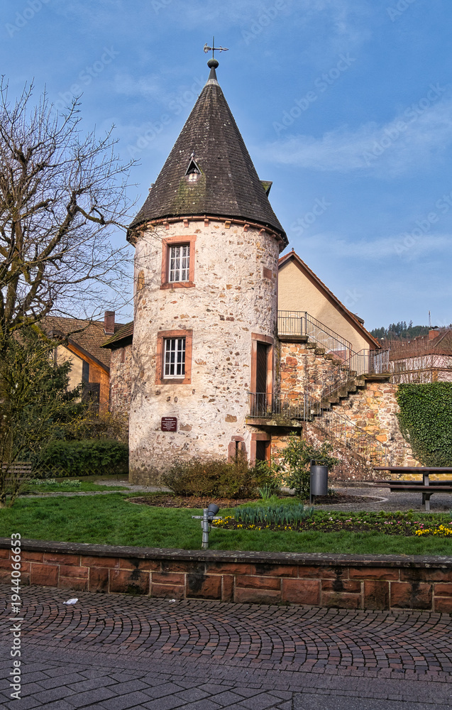 Obraz premium Have a look at this old tower