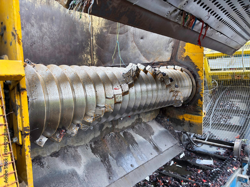 Fotografie Cable shredder and conveyor belts open showing the blades used to chop the cable