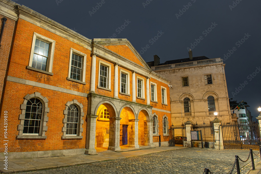 Fototapeta premium Dublin Castle at night. This castle is located at the historic city centre of Dublin, Ireland.