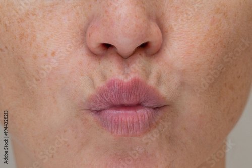 Foto Close up of natural lips on lower cropped face, puckered expression with purse s