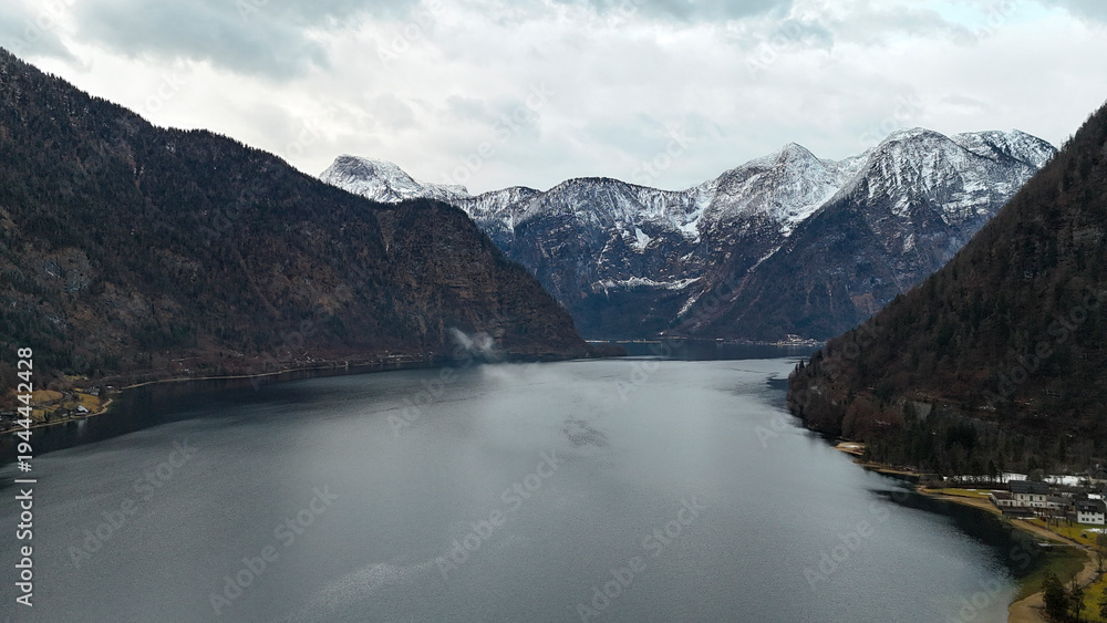 Αυτοκόλλητο Hallstatter see lake in austrian alps mountains