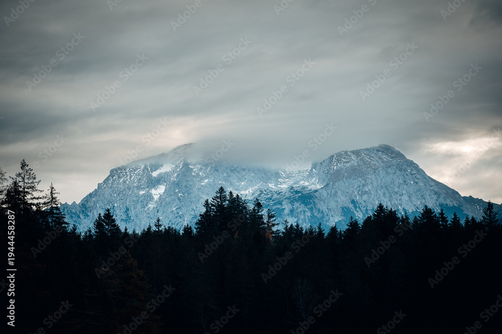 Obraz premium Breathtaking Autumn Panorama of the Alps, Aerial View of Layered Mountain Peaks and Golden Valleys in Natural Light