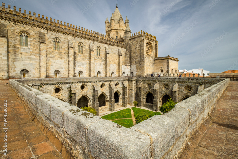 Obraz premium cloister from upper terrace, Évora Cathedral, Basílica Sé Catedral de Nossa Senhora da Assunção, Évora, Alentejo, Portugal