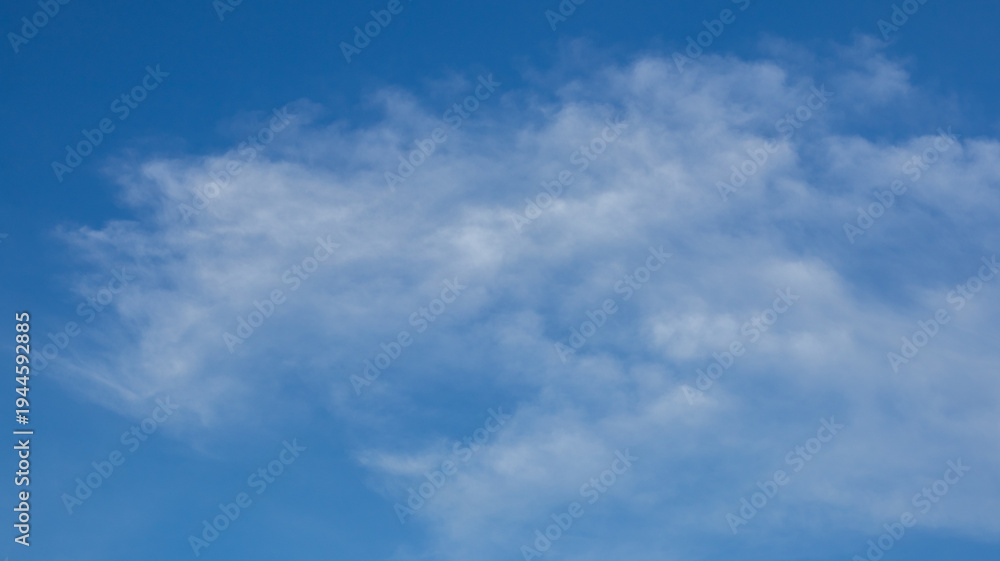 Obraz premium Wispy Clouds in a Blue Sky