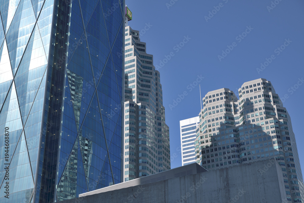 Fototapeta premium sun gleaming off CIBC Square with view of TD Canada Trust Tower and Brookfield Place, Toronto