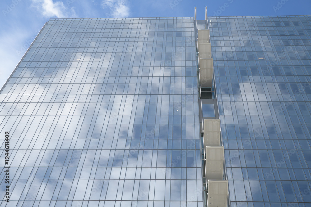 Fototapeta premium exterior of The Ontario Court of Justice, a 17‑storey courthouse designed by Renzo Piano Building Workshop with NORR Architects, completed in 2023, 10 Armoury St, Toronto