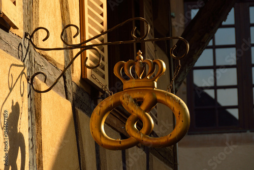Rótulo artesanal en Éguisheim, Alsacia, Francia