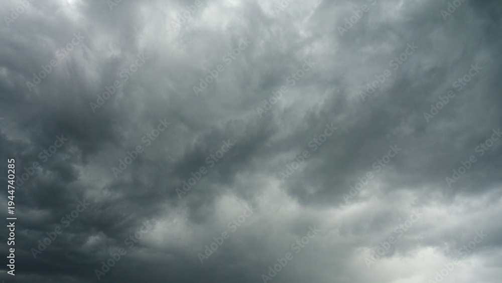 Fototapeta premium Dramatic overcast sky with swirling clouds.