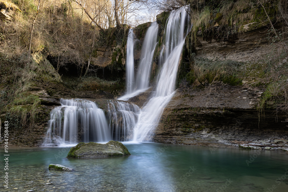 Obraz premium Waterfall in the forest