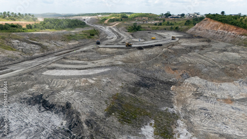 Fotografía Drone footage from a coal mining site in South Kalimantan shows trucks and heavy