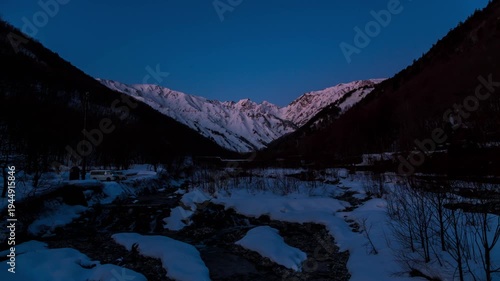 夜明けの白馬村から北アルプス不帰ノ嶮モルゲンロートTimelapse広角