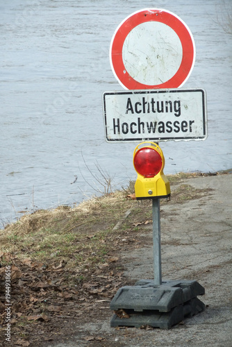 Hochwasser Warnschild