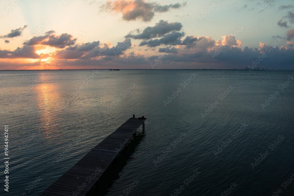 Obraz premium sunset on the lake