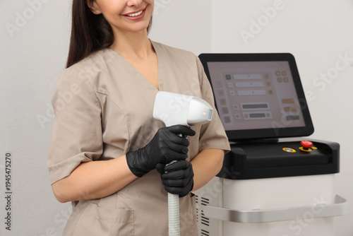 Female cosmetologist with m...