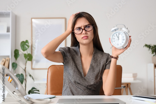 Tired young businesswoman w...