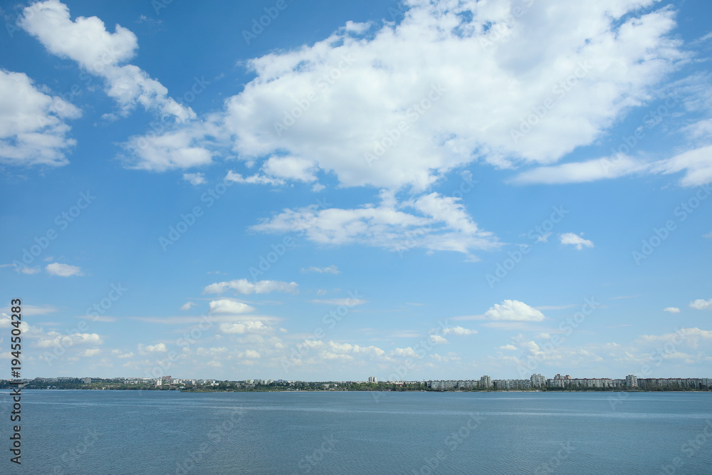 Obraz premium Beautiful view of blue sky with clouds over sea as background