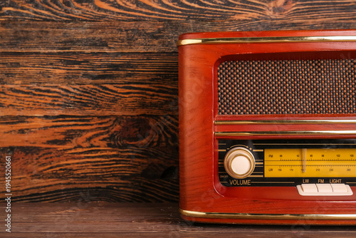 Vintage radio receiver on w...