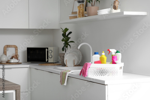 Plastic basket with cleanin...