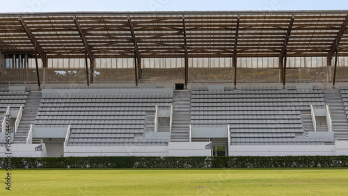 Quadro em tela hippodrome avec tribunes vides