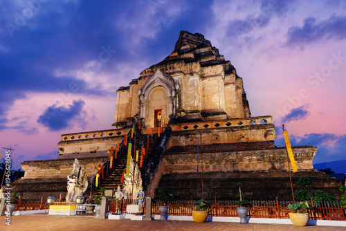 Canvas-taulu Wat Chedi Luang Temple, Buddhist pagoda in Chiang Mai, Thailand