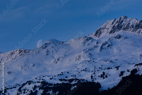 Monduntergang auf Schöneben mit Blick auf die Skipiste