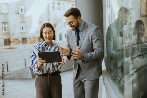 Business colleagues share i...