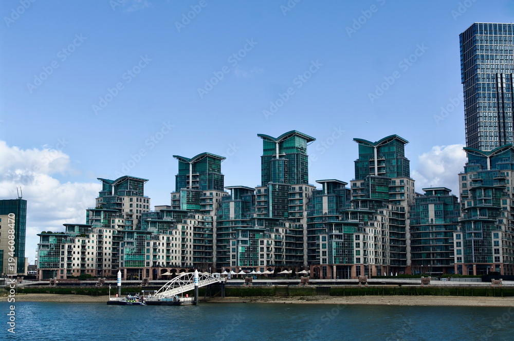 Obraz premium London thames river and skyscrapers