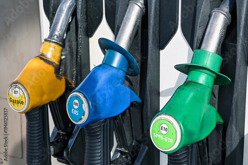 Billede på lærred Station essence et augmentation des prix de l'essence en France
