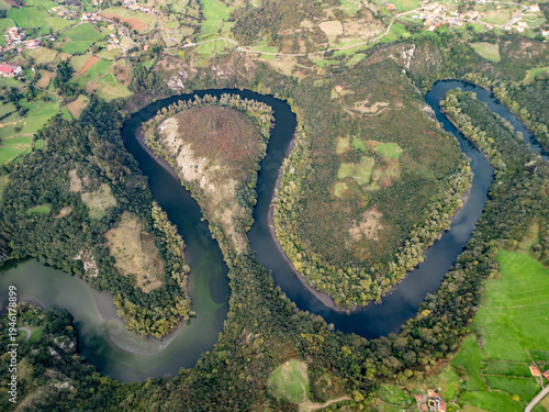 Foto Epic Nora river meander loop top down aerial panorama