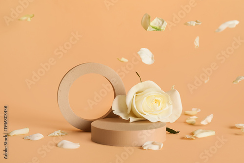 Decorative podiums with bea...