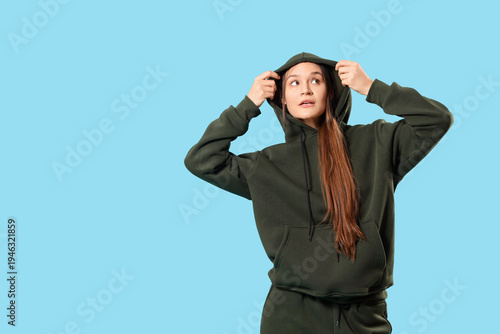 Young woman in sports suit ...