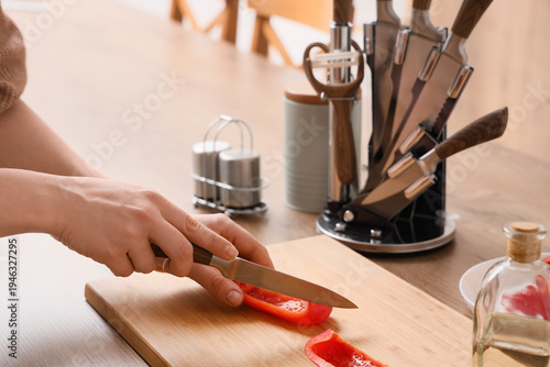 Female hands cutting bell p...